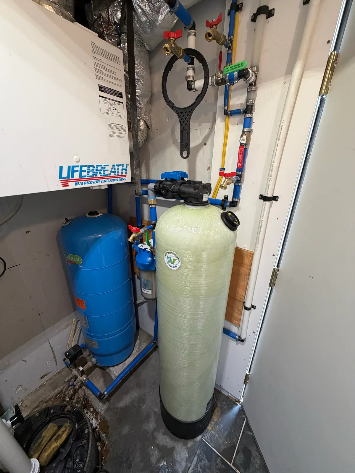 MV Filtration treatment tank and pressure system installation